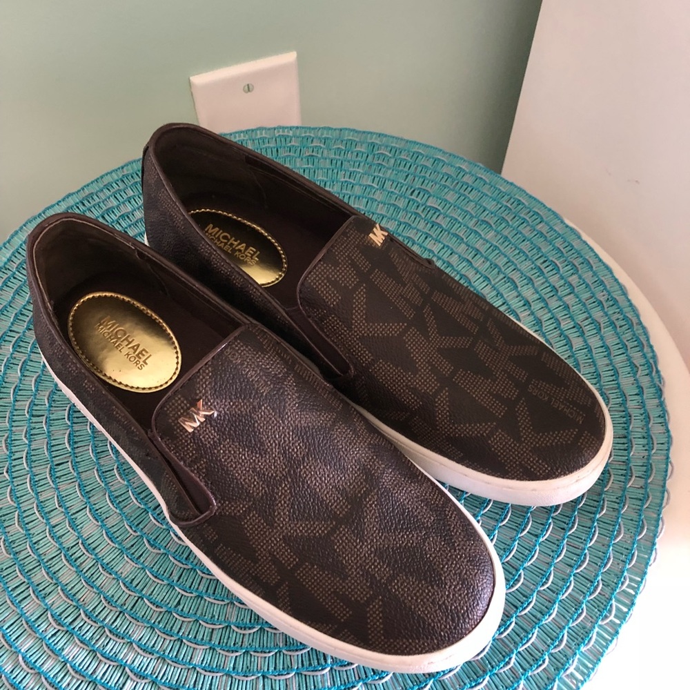 MK slip on tennis shoes like new. 6.5